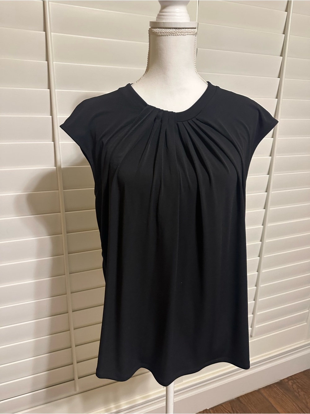 Liz Claiborne Black Pleated Cap Sleeve Blouse